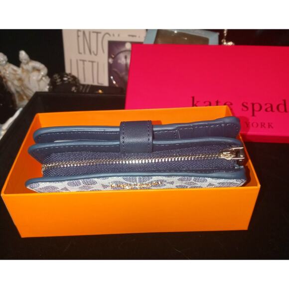 Kate Spade Flower Wallet in Coated Canvas Never Used w/box - Picture 3 of 7